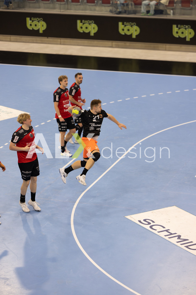 Handballen I Herren I Saison 2025-2026 I Quickline Handball League 2026 | Men I 18. Spieltag I Pfade Winterthur - Kadetten Schaffhausen I 20.12.2025 | 21 Daniel Reznicky (Kadetten Schaffhausen) - Kreisläufer - Realisiert mit Pictrs.com