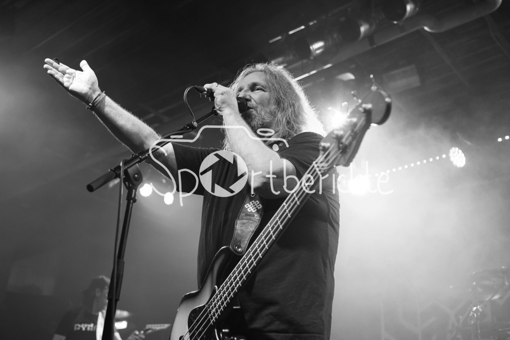 Night Of The Living Trash  | Sacred Reich Frontmann Phil Rind in Aktion beim Auftritt im Backstage Werk in Muenchen