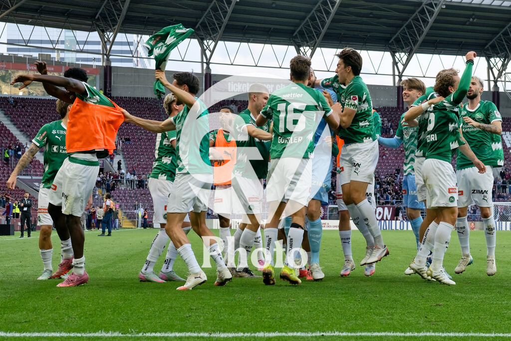 Brack Super League - Servette FC v FC Saint-Gall | FC Saint-Gall celebrate after winning during the Brack Super League match between Servette FC and FC Saint-Gall at Stade de Geneve in Geneva, Switzerland