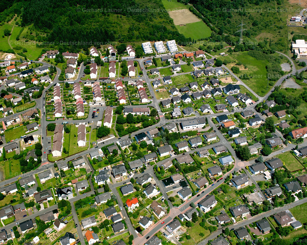 2610611 | SEELBACH 09.06.2006 Wohngebiet einer Einfamilienhaus- Siedlung  in Seelbach im Bundesland Hessen, Deutschland // Single-family residential area of settlement  in Seelbach in the state Hesse, Germany Foto: Gerhard Launer