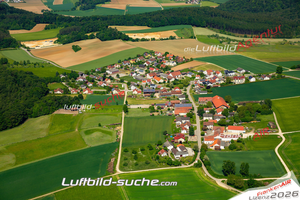 Das Luftbild zeigt Hard Wellheim - Die Luftaufnahme wurde 2023 vom UL-Flugzeug aus erstellt ( keine Drohne ) - Hochauflösende Luftaufnahme - Für grossformatige Ausdrucke geeignet. Die Geschenkidee !Mit Lizenz und Bildrechte bestellbar