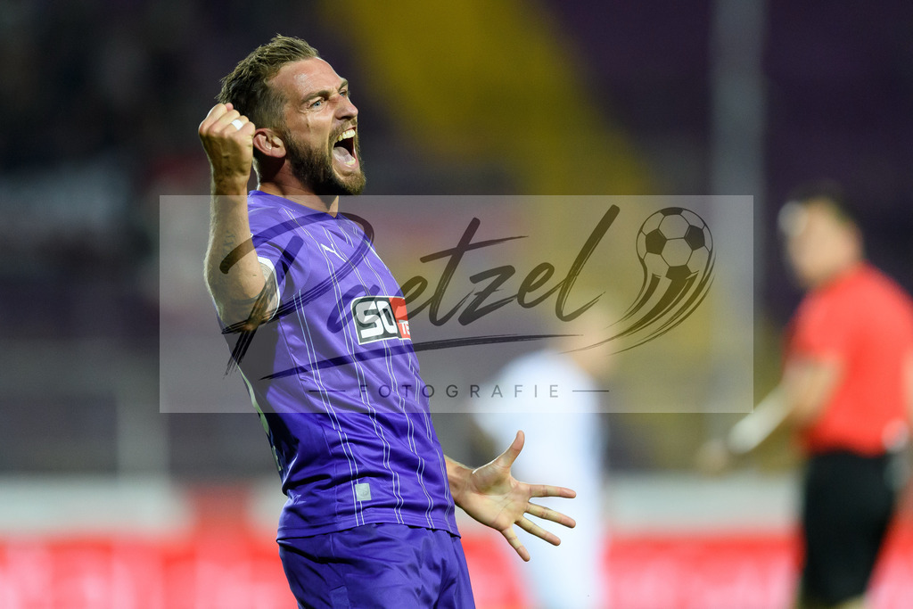 OSNVKO20210906_39 | Fussball, Herren: Marc Heider (VfL Osnabrueck) Torjubel, jubelt nach seinem Treffer zum 1:0 beim Spiel der 3. Liga zwischen VfL Osnabrueck und FC Viktoria Koeln im Stadion an der Bremer Bruecke am 06.09.2021 in Osnabrueck, Deutschland.DFB / DFL REGULATIONS PROHIBIT ANY USE OF PHOTOGRAPHS AS IMAGE SEQUENCES AND/OR QUASI-VIDEO. - Realisiert mit Pictrs.com