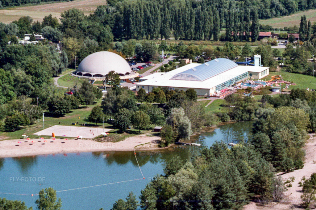 Luftbild: Dampfnudel, Strandbad und Moby Dick in Rülzheim im Bundesland Rheinland-Pfalz in Deutschland. Foto: ROL01009.jpg vom 28.08.2005 durch Werner Riehm/FLY-FOTO.de