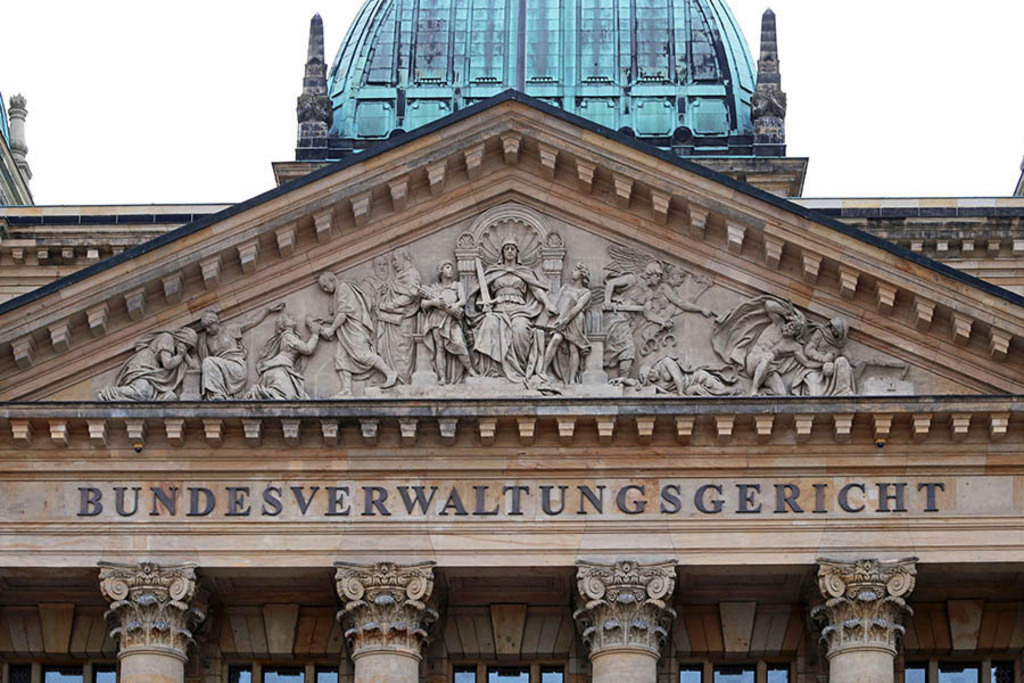 Bildlexikon Leipzig - Bundesverwaltungsgericht - Tympanon | Das Team hinter BILDLEXIKON LEIPZIG bündelt historische wie aktuelle Informationen über die Stadt Leipzig in Text und Bild auf einer Plattform und stellt diese der interessierten Öffentlichkeit zur Verfügung.