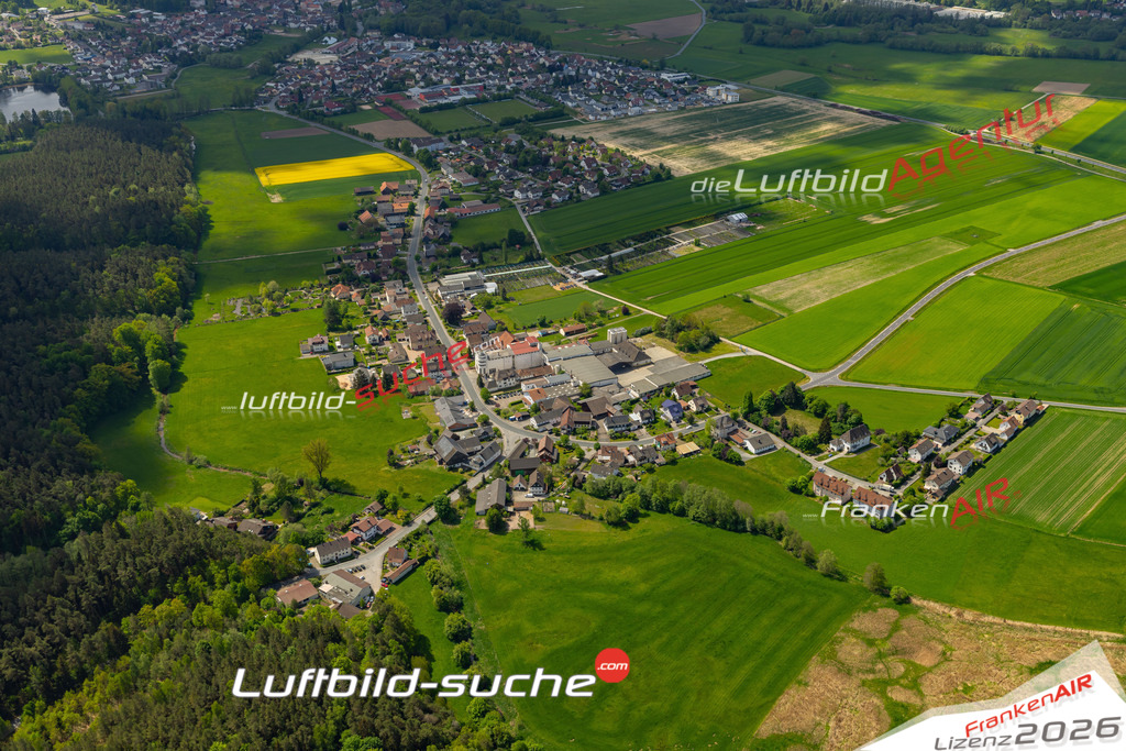 Die Luftaufnahme Neundorf - Mitwitz wurde 2022 vom Flugzeug aus (keine Drohne) erstellt. Hohe Auflösung -für große Poster und Wandbilder geeignet - Garantiert!