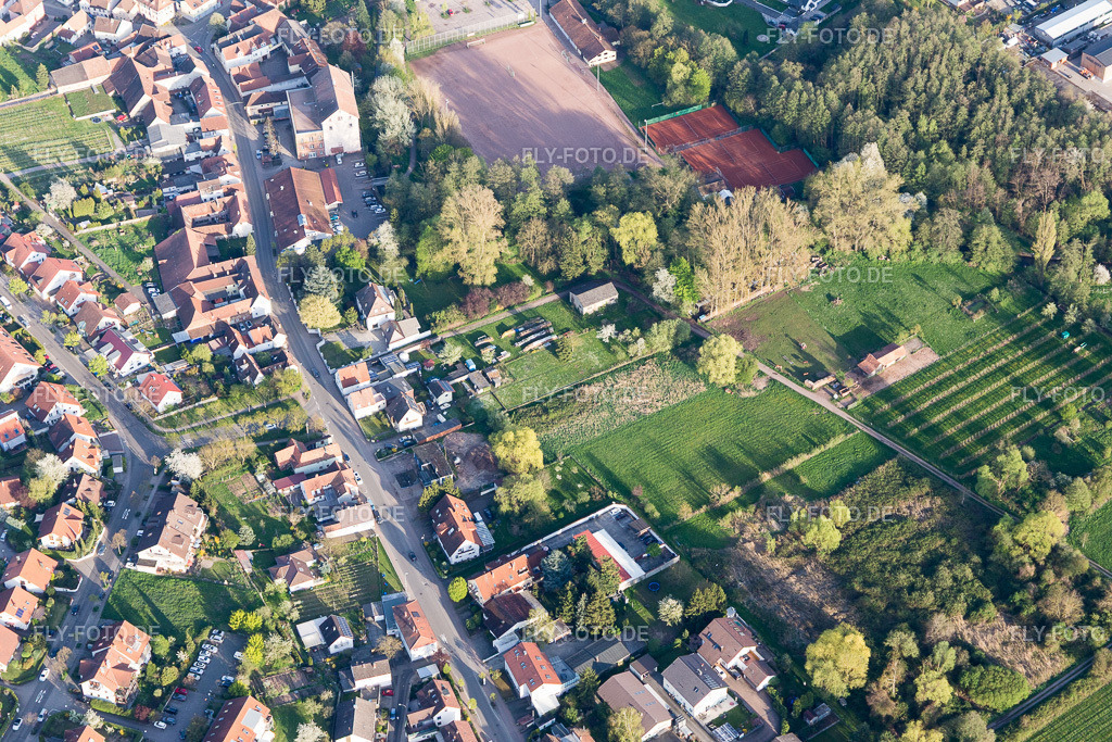 Ortsansicht | Luftbild: Ortsansicht im Ortsteil Godramstein in Landau im Bundesland Rheinland-Pfalz in Deutschland. Foto: IMG_106570.jpg vom 17.04.2018 durch Werner Riehm/FLY-FOTO.de - Realisiert mit Pictrs.com