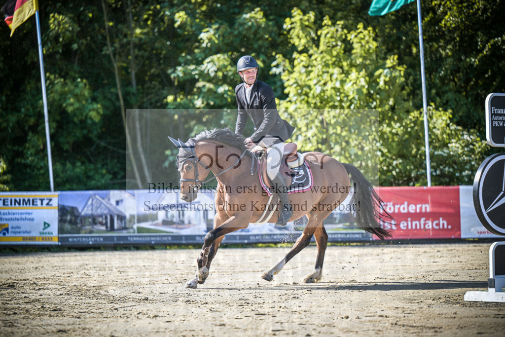 DOS_7467 | Entdecke hochwertige Reitturnierfotos von Foto Oger. Professionell, emotional und authentisch – jetzt Lieblingsmomente im Shop bestellen.Deutschlandweite Turnierfotografie. - Realisiert mit Pictrs.com