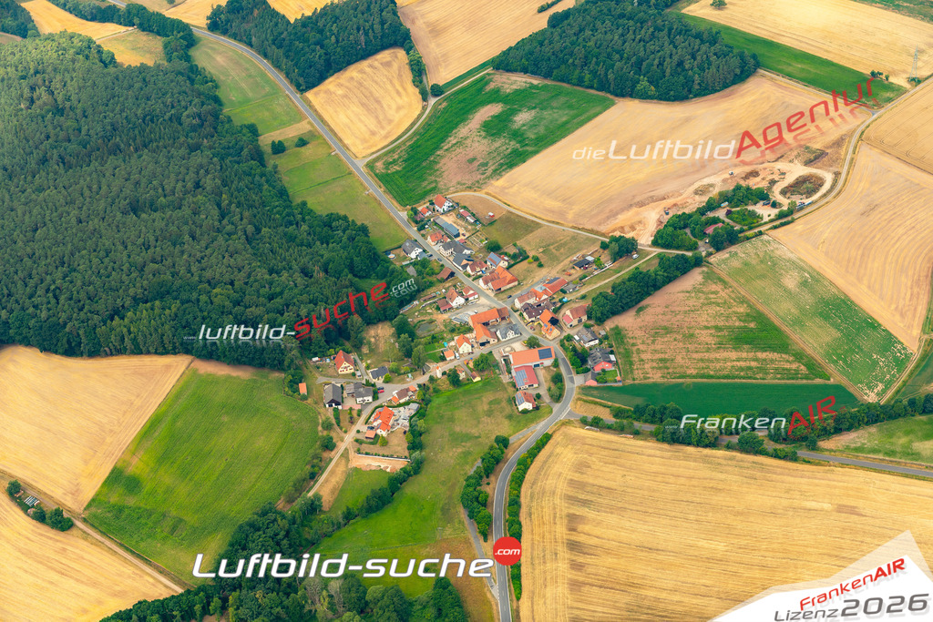 Die Luftaufnahme Mauschendorf - Gerach wurde 2022 vom Flugzeug aus (keine Drohne) erstellt. Hohe Auflösung -für große Poster und Wandbilder geeignet - Garantiert!