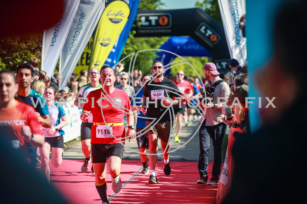 ..... | LINZ,AUSTRIA,27.April 25, Int. 3 Brückenlauf Linz  , Image shows: Photo: WAPICS / Manuel Binder