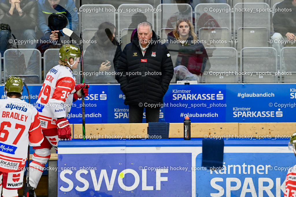 EC IDM WÄRMEPUMPEN VSV vs. HCB Südtirol Alperia | Headcoach HCB Südtirol Alperia Doug Shedden, EC IDM WÄRMEPUMPEN VSV vs. HCB Südtirol Alperia, EC IDM WÄRMEPUMPEN VSV vs. HCB Südtirol Alperia am 28.12.2025 in Villach (Stadthalle Villach), Austria, (Photo by Bernd Stefan)