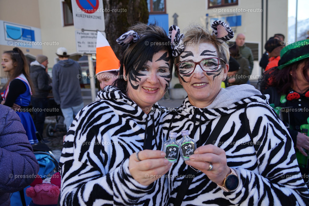 news-2023-Feb16-Unsinniger_Fasching_Reutte-sony-DSC02515 | Info aus dem Bezirk Reutte/Ausserfern Tirol sowie eine umfangreiche Bilddatenbank über die gesamte Region: Lechtal, Talkessel Reutte, Tannheimertal, Zwischentoren. Lech, Plansee, Zugspitze, Grenztunnel, B179, Fernpassstraße, Verkehr, Lawinen, Tradition, - Realisiert mit Pictrs.com