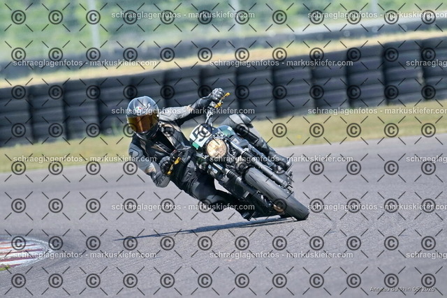 26BT02-2100 | markuskiefer.com - Realisiert mit Pictrs.com