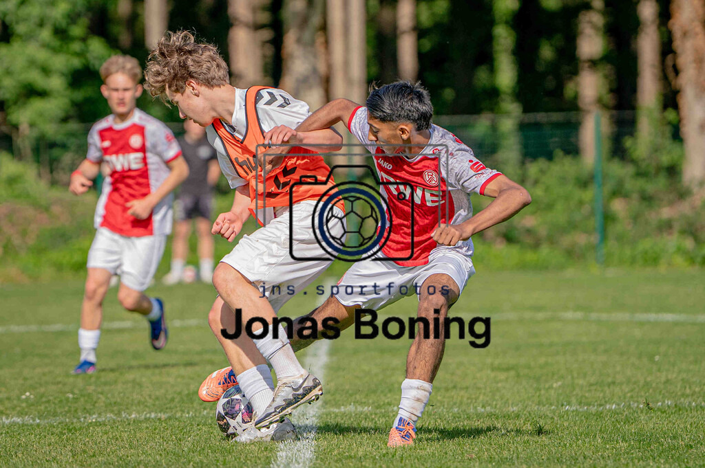 Fußball I C-Junioren I Saison 2025-2026 I Pfingsturnier Langförden I 12548 | jns.sportfotos - Realisiert mit Pictrs.com