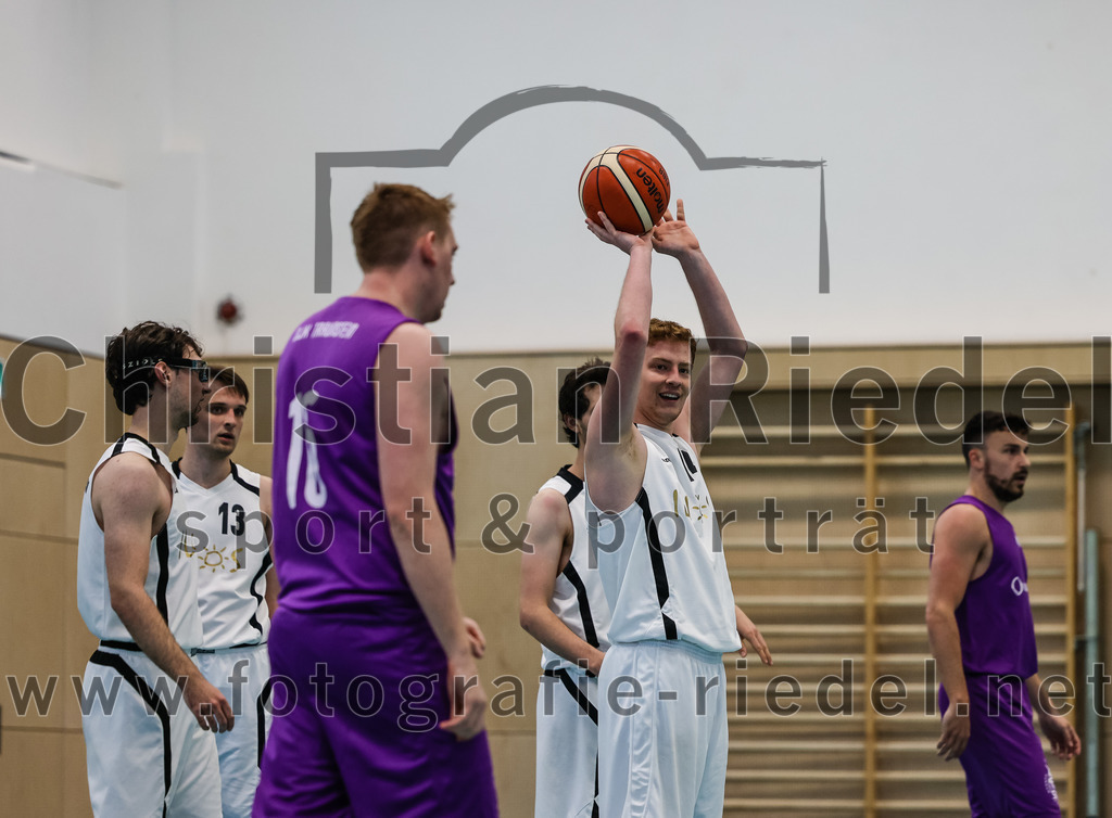 2022-05-01_038_TSV_Vaterstetten_gegen_DJK_Traunstein | Vaterstetten, Deutschland, 01.05.2022:
Basketball, Aufstiegsrunde zur Bayernliga 2021 / 2022, 5. Spieltag, TSV Vaterstetten gegen DJK Traunstein, Endergebnis: 87:79

Alain Gales (TSV Vaterstetten, #14)

Foto: Christian Riedel / fotografie-riedel.net