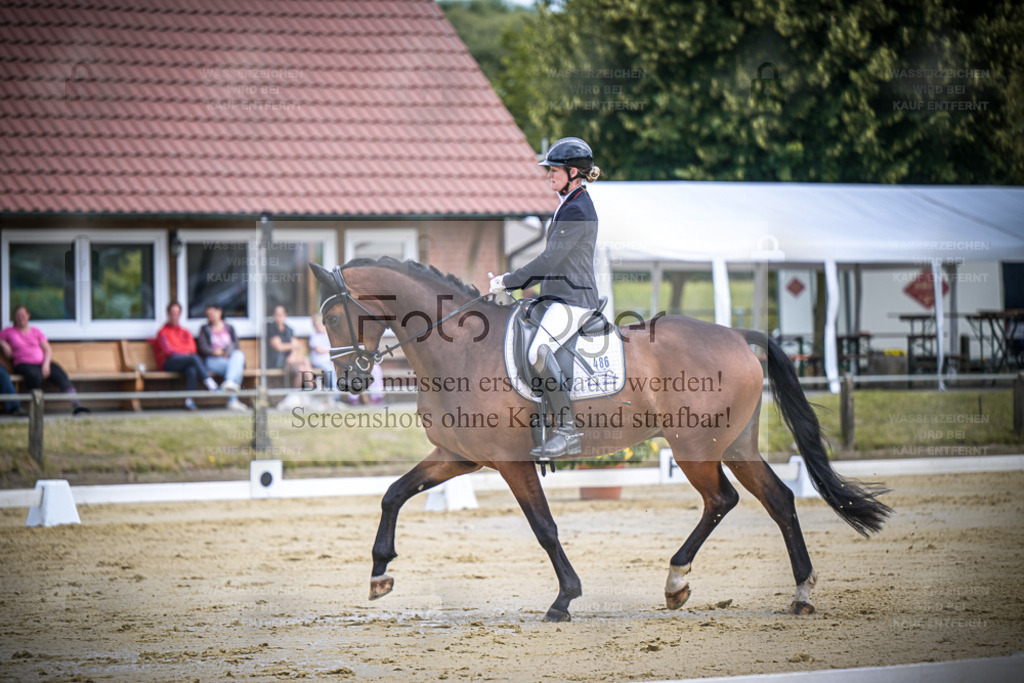 DOS_8658 | Entdecke hochwertige Reitturnierfotos von Foto Oger. Professionell, emotional und authentisch – jetzt Lieblingsmomente im Shop bestellen. - Realisiert mit Pictrs.com