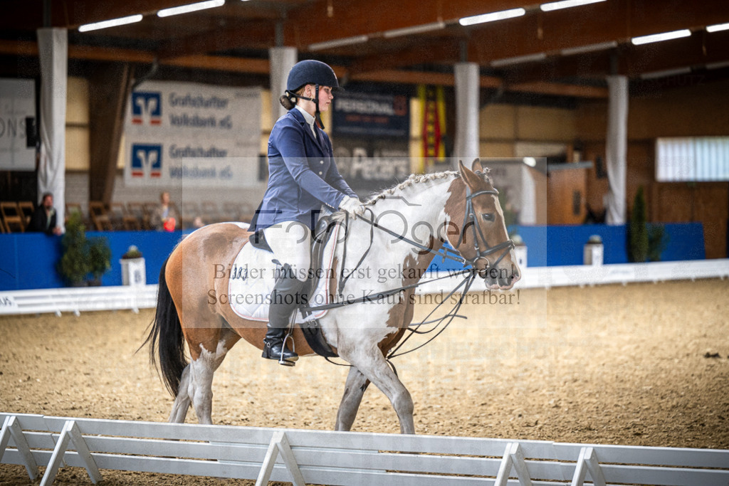 DOS_2140 | Entdecke hochwertige Reitturnierfotos von Foto Oger. Professionell, emotional und authentisch – jetzt Lieblingsmomente im Shop bestellen.Deutschlandweite Turnierfotografie. - Realisiert mit Pictrs.com