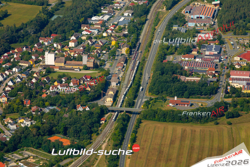 Das Luftbild zeigt :  Emskirchen - Die Luftaufnahme wurde 2024 vom UL-Flugzeug aus erstellt ( keine Drohne ) - Hochauflösende Luftaufnahme - Für grossformatige Ausdrucke geeignet. Die Geschenkidee !Mit Lizenz und Bildrechte bestellbar