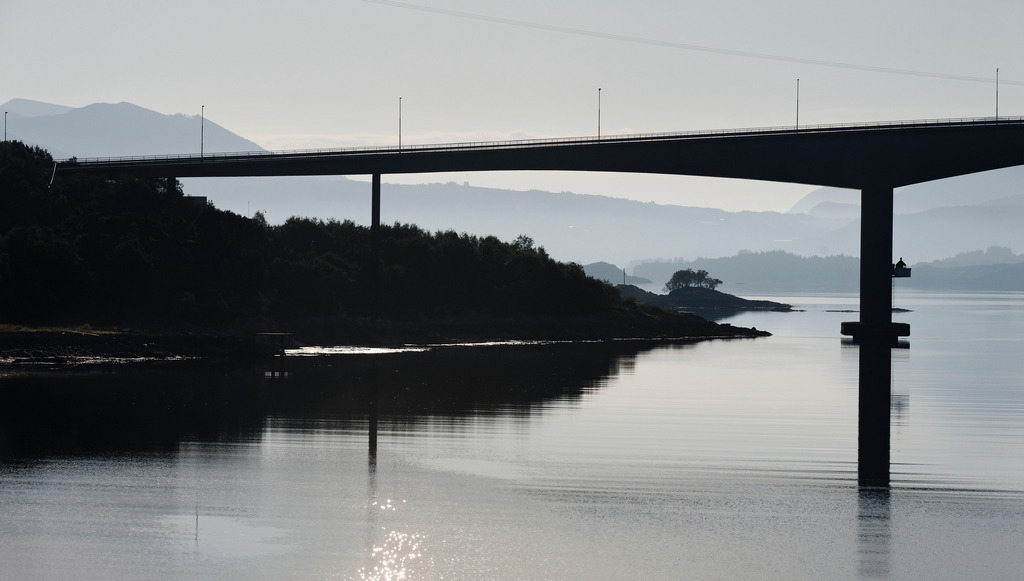 Strassenbruecke ueber Wasser | Norwegen - July 16, 2011: Strassenbruecke ueber Wasser. - Realisiert mit Pictrs.com