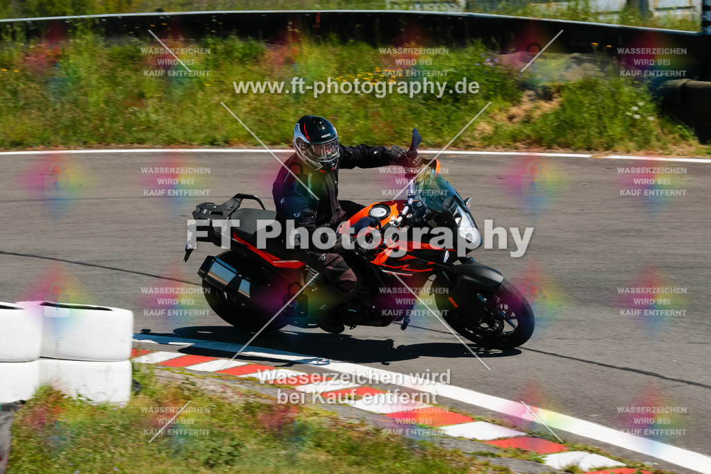 Moto-TeamOBK-22071 | Hier findet Ihr Bilder von Touristenfahrten auf der Nürburgring Nordschleife oder von anderen Veranstaltungen die ich besucht habe. Viel Spass beim Durch Schauen 