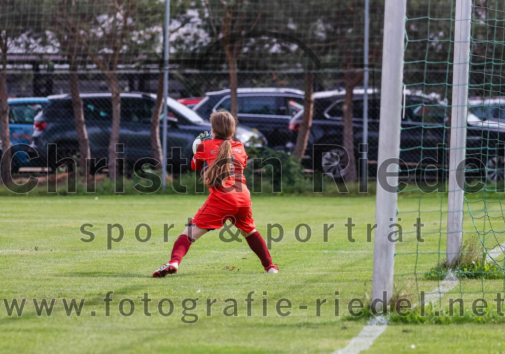 2023-09-03_078_Teamware_Cup_2023 | Oberding, Deutschland, 03.09.2023:
Fußball, TS Teamwear Cup 2023, Vorrunde, FC Schwaig gegen FC Langengeisling, Endergebnis: 

Foto: Christian Riedel / fotografie-riedel.net