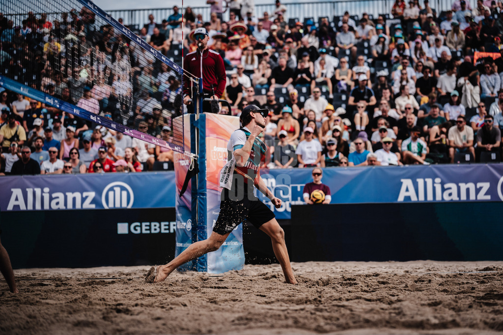 Beachvolleyball | Männer | Deutsche Meisterschaften 2025 Timmendorfer Strand | 05.09.2025 | Paul Henning jubelt