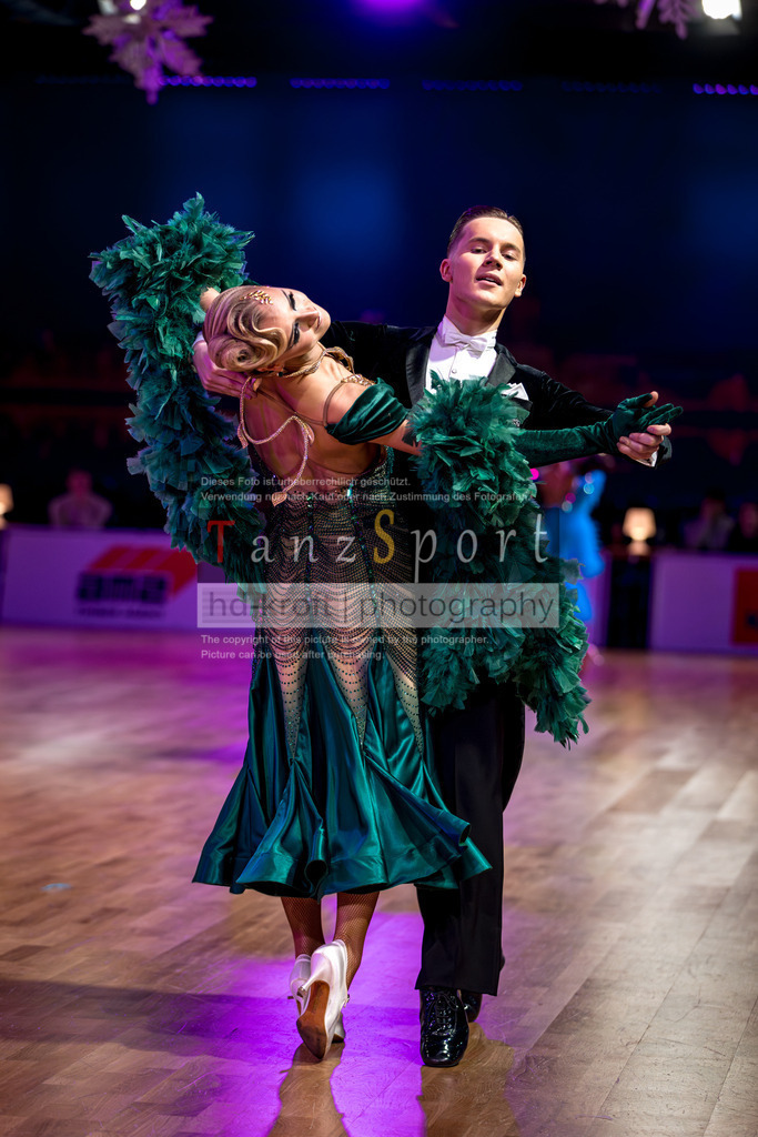 20251214_Baltic-Trophy_2956-2 | Tanzsportbilder, Standardtanz, Lateintanz, WDSF, DTV, LTVB, dancecomp, goc, hessen tanzt, blaues band der spree, walzer, tango, wiener walzer, slowfox, quickstepp, samba, rumba, cha-cha-cha, paso doble. jive, hd-kroft photography, turniertanzsport