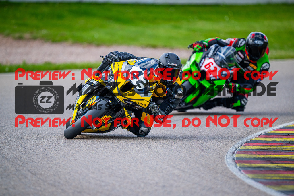 MaZZes_FotoMatrix_240505_6007705_1975 | STK1000