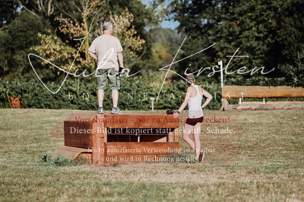 DSC_9049 | Pferde- und Turnierfotografie in Westsachsen. Pferdeportraits, Auftragszeichnungen und intuitive Kunst.