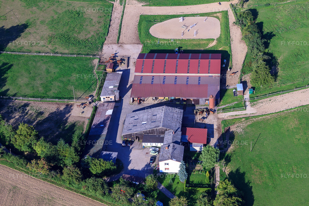 Luftbild: Albrechtshof im Ortsteil Ellmendingen in Keltern im Bundesland Baden-Württemberg in Deutschland. Foto: IMG_32504.jpg vom 21.08.2010 durch Werner Riehm/FLY-FOTO.de