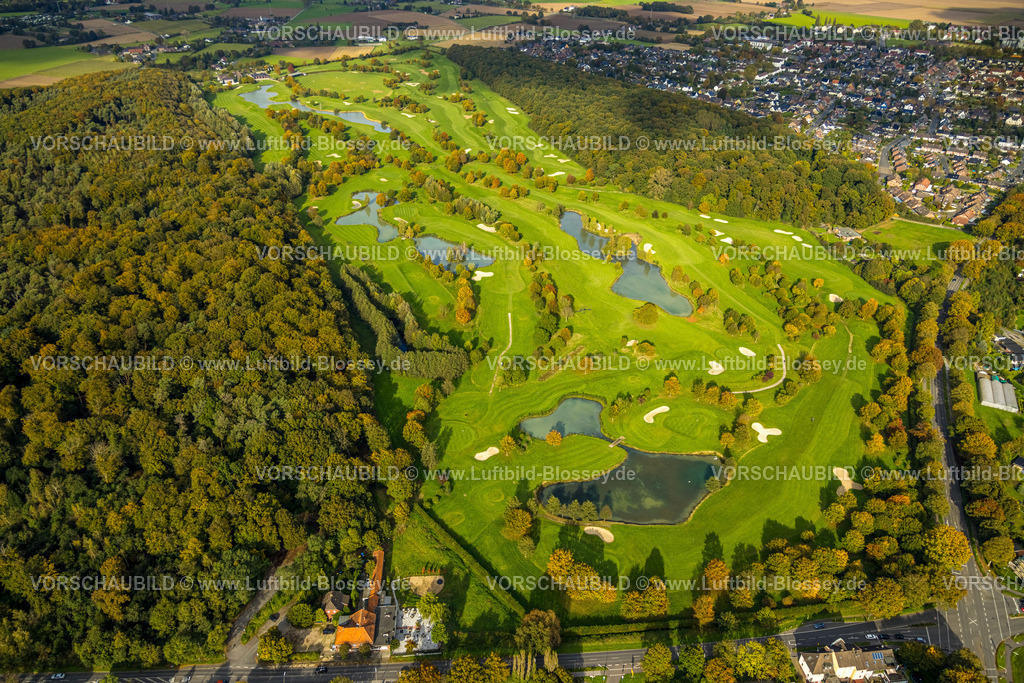 Kamp-Lintfort241013775 | Luftbild, Golfplatz Golfclub am Kloster Kamp e.V., Golfwiese mit Bunker und Teich, hinten Wohngebiet Niersenbruch, Kamperbrück, Kamp-Lintfort, Ruhrgebiet, Nordrhein-Westfalen, Deutschland