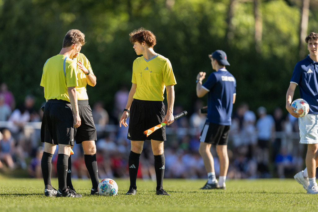 Fußball I Männer I 40. Pfingscup Hollage I 13456 | realhellocedii - Realisiert mit Pictrs.com
