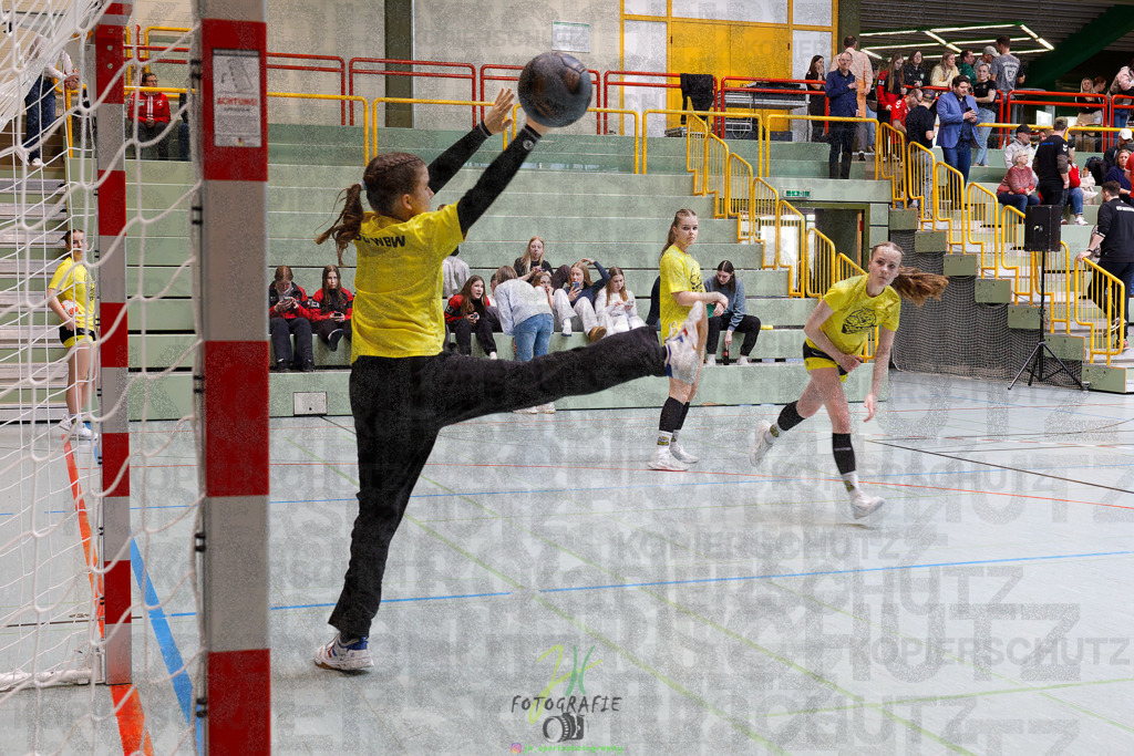 Hessenmeisterschaft wJC - Finale; HSG Kleenheim - HSG Weiterstadt/ Braunsh.Worf. | Hessenmeisterschaft wJC - Finale; HSG Kleenheim - HSG Weiterstadt/ Braunsh.Worf. am 22.03.2025 in Biedenkopf (Sporthalle Lahntalschule)Photo © 2025 - Jörg Heinrich - Realisiert mit Pictrs.com