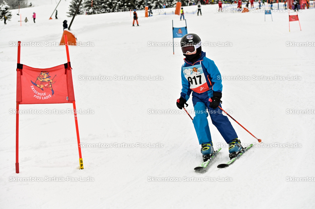 SRF_20.02.2026_1215 | Skirennfotos,Serfaus,Fiss,Ladis,Kinderskirennen,Winter,Tirol,Oberland,skirace,SFL,feelfree,weil wir's genießen,ski,Ski,skifahren,Sonnenplateau, - Realisiert mit Pictrs.com