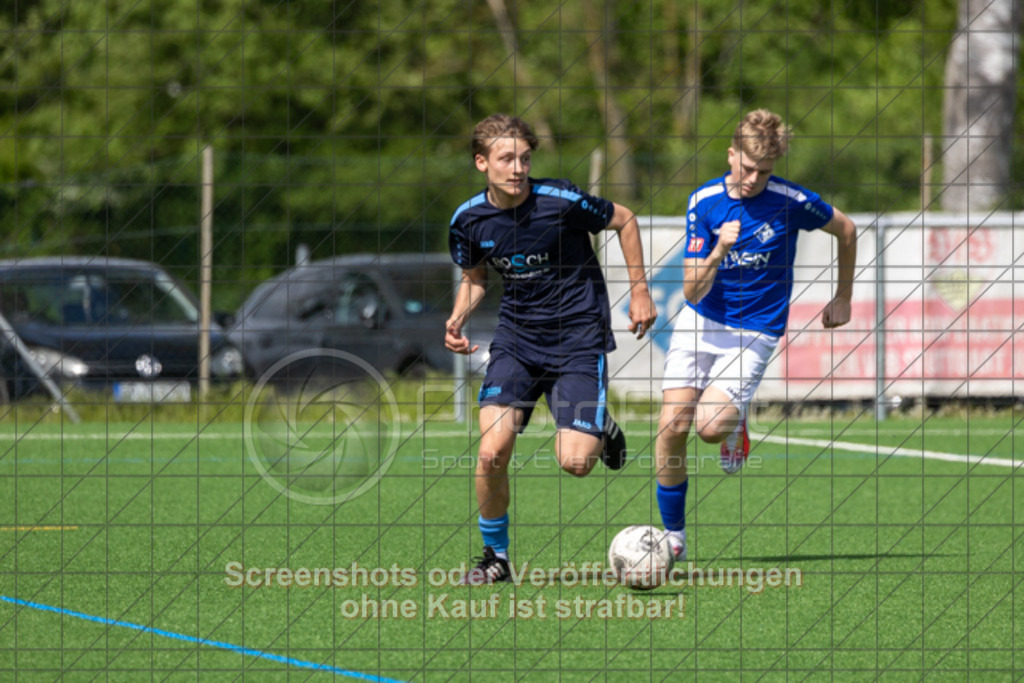 20250503_153146_0525 | #, 1.FC Eislingen (hellblau) vs. SGM TSG Zell-Hattenhofen-Holzmaden (dunkelblau), Jugend-Fussball, C-Junioren Landesstaffel Mitte, 18. Spieltag, Saison 20242025, Kunstrasenplatz, Haldenstraße 45, 73054 Eislingen, 03.05.2025 - 1500 Uhr,Foto: PhotoPeet-Sportfotografie/Peter Harich