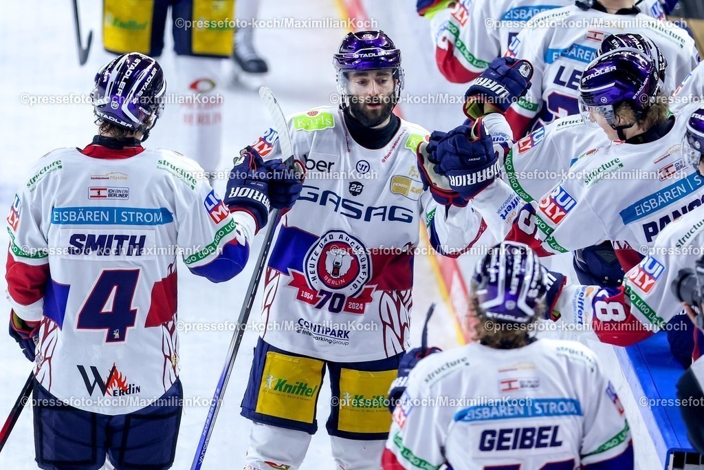 KEC23042501105 | 23.04.2025, Eishockey, DEL Finale Play-offs, Kölner Haie - Eisbären Berlin, Finale Spiel 3, Lanxess-Arena Köln: Torjubel nach dem Tor zum 6:0 durch Torschütze Liam Kirk (Eisbaeren Berlin #94). 