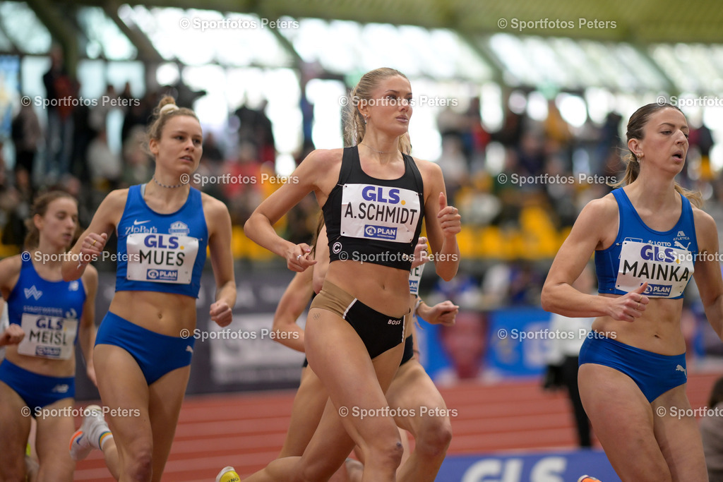 DM Halle 2026_Samstag-47 | 28.02.2026, xkaix, Leichtathletik Deutsche Meisterschaften Halle 2026,  v.l. Berit Mues (Leichtathletikclub  Kronshagen), Alica Schmidt (SCC Berlin), Phyllis Mainka (TSV SCHOTT Mainz) - Realisiert mit Pictrs.com