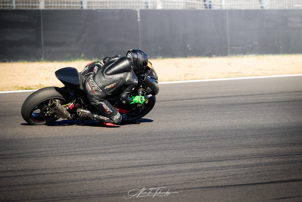 Ducati Trackday Hockenheimring 2026 | Entdecken Sie die faszinierende Welt von Alexander Tschuncky Arts: Kreative Fotografie, atemberaubende Automobilkunst und hochwertiger Bilderdruck. Lassen Sie sich inspirieren! - Realisiert mit Pictrs.com