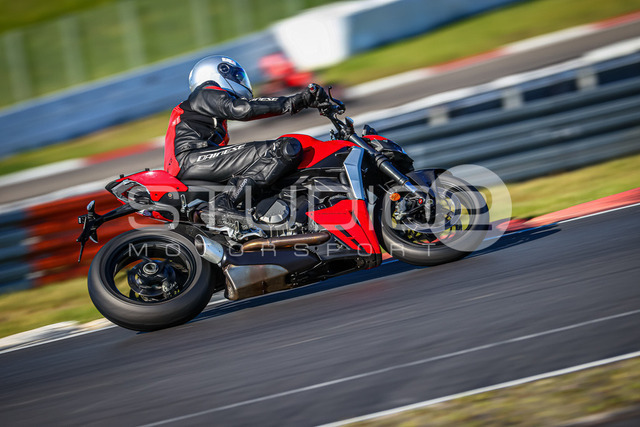 0762-260526NBR-010_762 | Deine Full-Service-Agentur für ✔️Videoproduktionen und ✔️Motorsportfotografie Jetzt Angebot anfragen!