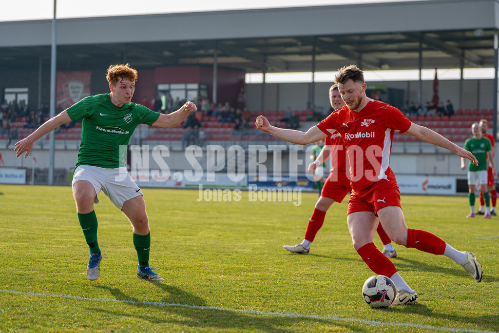 Fußball I Herren I Saison 2025-2026 I Bezirksliga Weser-Ems 4 I 22. Spieltag I Vfl Oythe  - SV Bethen I 7015 | jns.sportfotos - Realisiert mit Pictrs.com