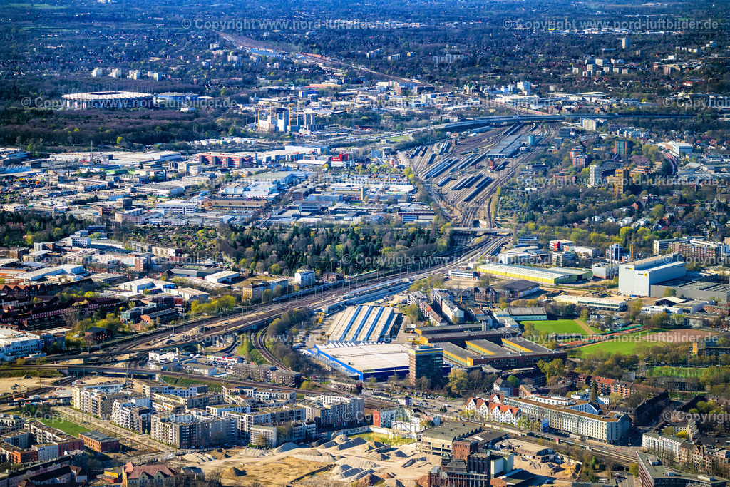 Hamburg_Metro_Altona_Memellandallee_ELS_2938060425 | HAMBURG 06.04.2025 Industrie- und Gewerbegebiet im Stadtteil Altona-Nord in Hamburg. Im Bild zu sehen sind das Briefzentrum Hamburg Zentrum, die METRO Hamburg-Altona und das DHL-Depot. // Industrial and commercial area in the district Altona-Nord in Hamburg in Germany. In this picture there is the Briefzentrum Hamburg Zentrum, the METRO Hamburg-Altona and the DHL-Depot. Foto: Martin Elsen