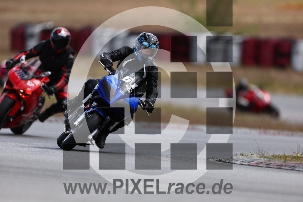 0061-20240511_02273 | Schöne Erinnerungen an spannende Momente - das festzuhalten ist unser Job. PIXELrace.de ist seit 2003 auf den Rennstrecken Europas unterwegs um die Action draußen beim Fahren und die wunderbare Stimmung imm Fahrerlager für euch einzufangen.