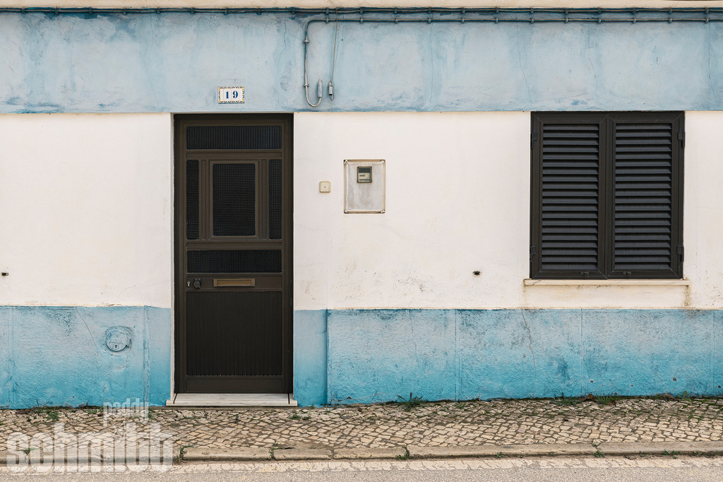 PS-Fassaden-Portugal-2026-01 | Entdecke die größte Bildgalerie der Region mit Fotografien aus dem Allgäu, der Bodenseeregion, Oberschwaben, dem Donautal und der Schwäbischen Alb. Landschaften, Luftaufnahmen und Reisefotografie als Wandbild und Fotokunst. - Realisiert mit Pictrs.com