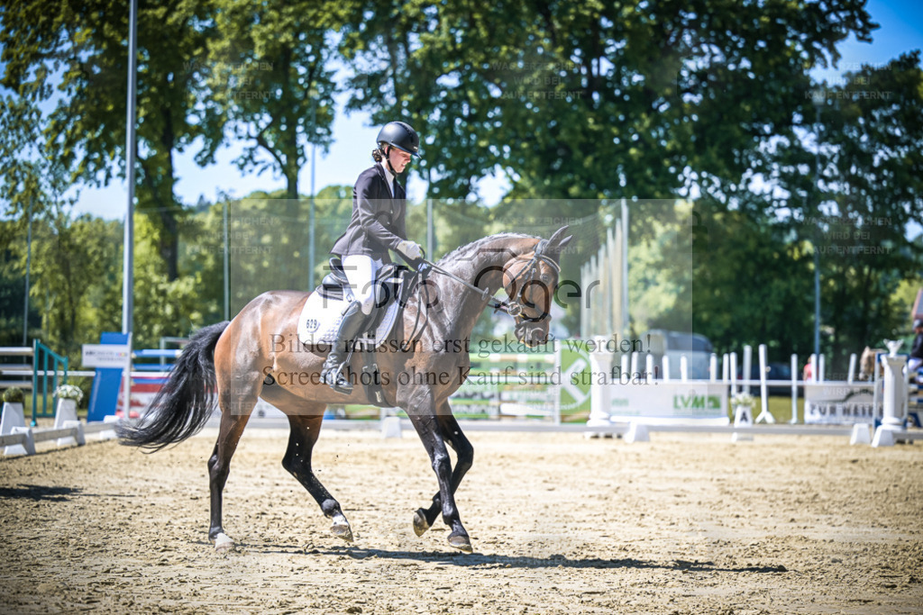 DOS_8922 | Entdecke hochwertige Reitturnierfotos von Foto Oger. Professionell, emotional und authentisch – jetzt Lieblingsmomente im Shop bestellen. - Realisiert mit Pictrs.com