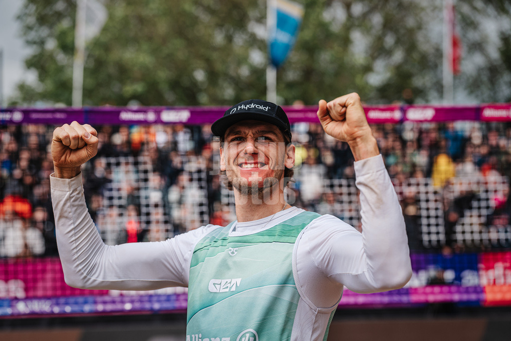 Beachvolleyball | Männer | Allianz German Beach Tour 2026 | Tourstop Düsseldorf | 17.05.2026 | Paul Henning jubelt nach dem Sieg