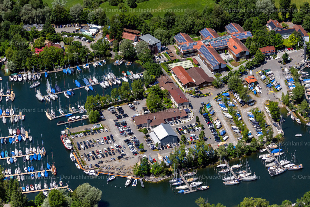 4031640 | LANGENARGEN 12.06.2020 Yachthafen mit Sportboot- Anlegestellen und Bootsliegeplätzen am Uferbereich des Bodensee " BMK Yachthafen Langenargen " in Langenargen am Bodensee im Bundesland Baden-Württemberg, Deutschland. Weiterführende Informationen bei: BMK Yachthafen Langenargen GmbH &amp; Co. KG. // Marina with sports boat moorings and boat moorings on the shore area of a??a??Lake Constance " BMK Yachthafen Langenargen " in Langenargen on Lake Constance in the state Baden-Wuerttemberg, Germany. Further information at: BMK Yachthafen Langenargen GmbH &amp; Co. KG. Foto: Gerhard Launer