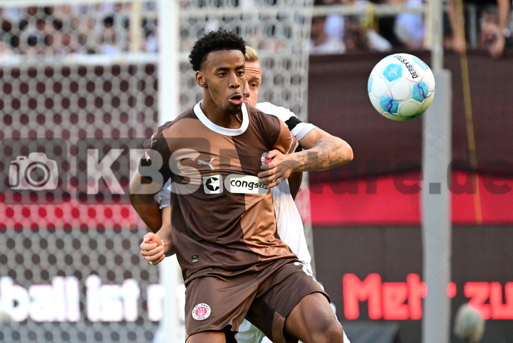 KBS Picture_FCStPauli-Heidenheim_030 | v.v. Guilavogui Morgan (St.Pauli) , Scienza Leo (1FCHeidenheim) ,Sportplatz :  Millerntor Stadion, - Realisiert mit Pictrs.com