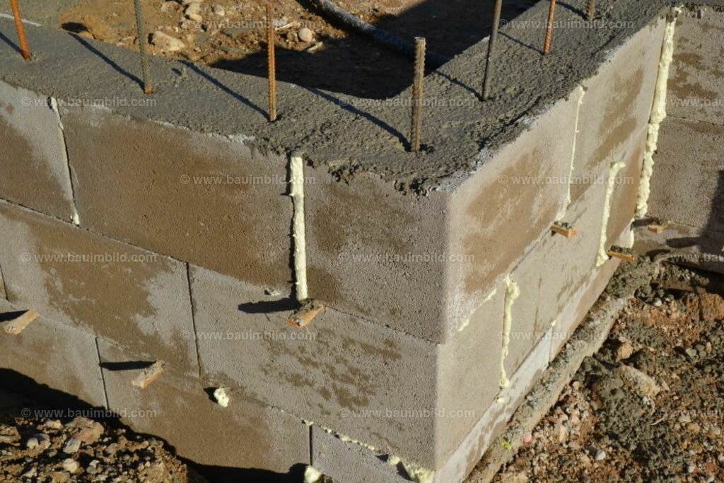 bib-lg07-mauerarbeiten-0098 | Nach LV-Leistungsgruppen sortierte Detailfotos über den Bau eines Hauses. Alle Hausbau-Bilder direkt vom Urheber und Autor der Website Haus-Selber-Bauen.com