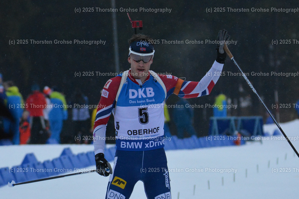 IBU WC Biathlon Oberhof 2018 | BOE Tarjei (NOR) im Ziel (Platz 3); IBU WC Biathlon Oberhof 2018, 12,5 km Verfolgung der Männer am 06.01.2018 in der DKB Ski Arena in Oberhof, (Deutschland) - Realisiert mit Pictrs.com