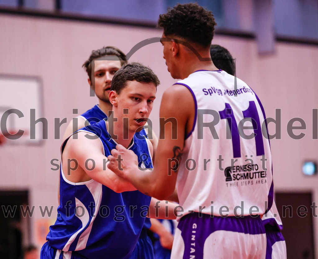 2022-05-29_016_SpVgg_Altenerding_gegen_Muenchen_Basket_2 | Erding, Deutschland, 29.05.2022:
Basketball, Bezirksliga 2021 / 2022, Herren Turnier der 2. der Aufstiegsrunden, SpVgg Altenerding gegen München Basket 2, Endergebnis: 

Luis Winkler (SpVgg Altenerding, #11)

Foto: Christian Riedel / fotografie-riedel.net