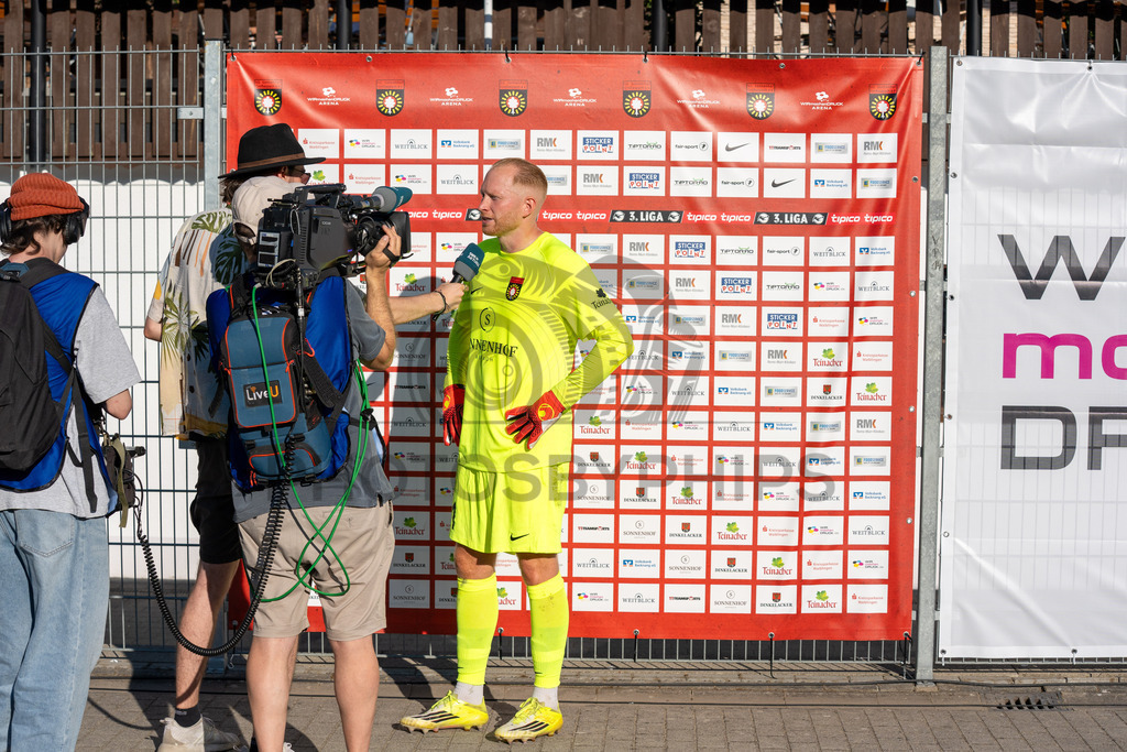 SG Sonnenhof Großaspach vs. Fortuna Köln, Fussball, 3. Liga, 1. Spieltag, 08.08.2026 | Maximilian Reule (SG Sonnenhof Großaspach, #01) im Interview mit SWR,SG Sonnenhof Großaspach vs. Fortuna Köln, Fussball, 3. Liga, 1. Spieltag, 08.08.2026,DFB regulations prohibit any use of photographs as image sequences and/or quasi-video